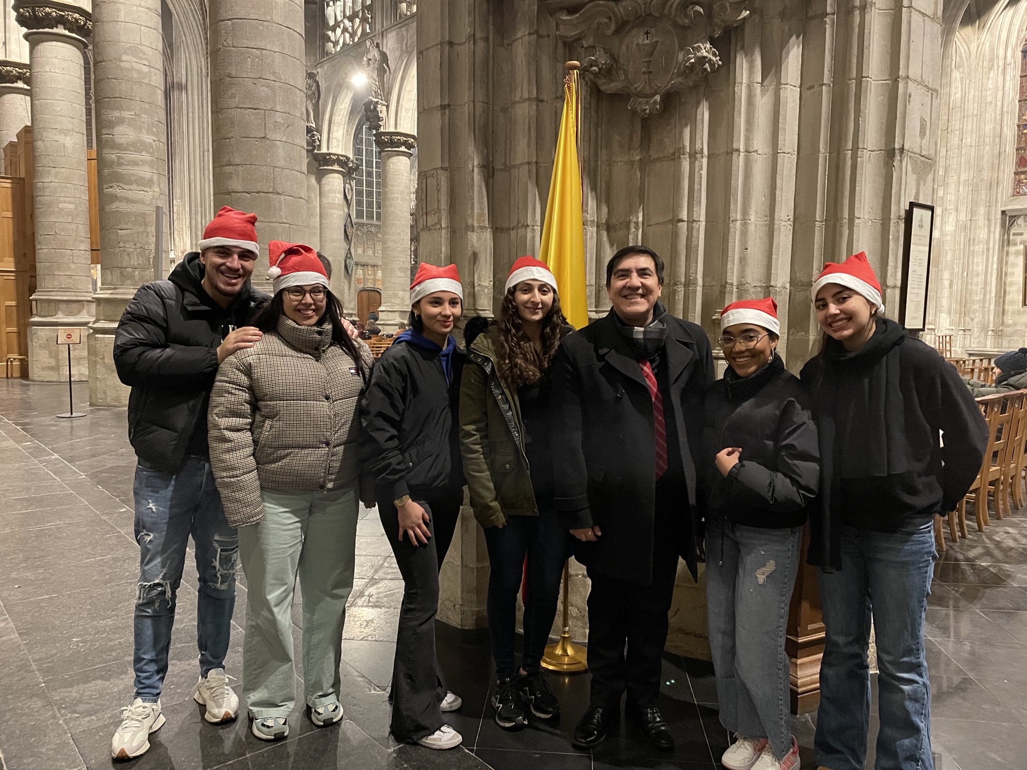 Consulado de Colombia en Bruselas celebró 'Noche de Velitas Conecta con tus Raíces'