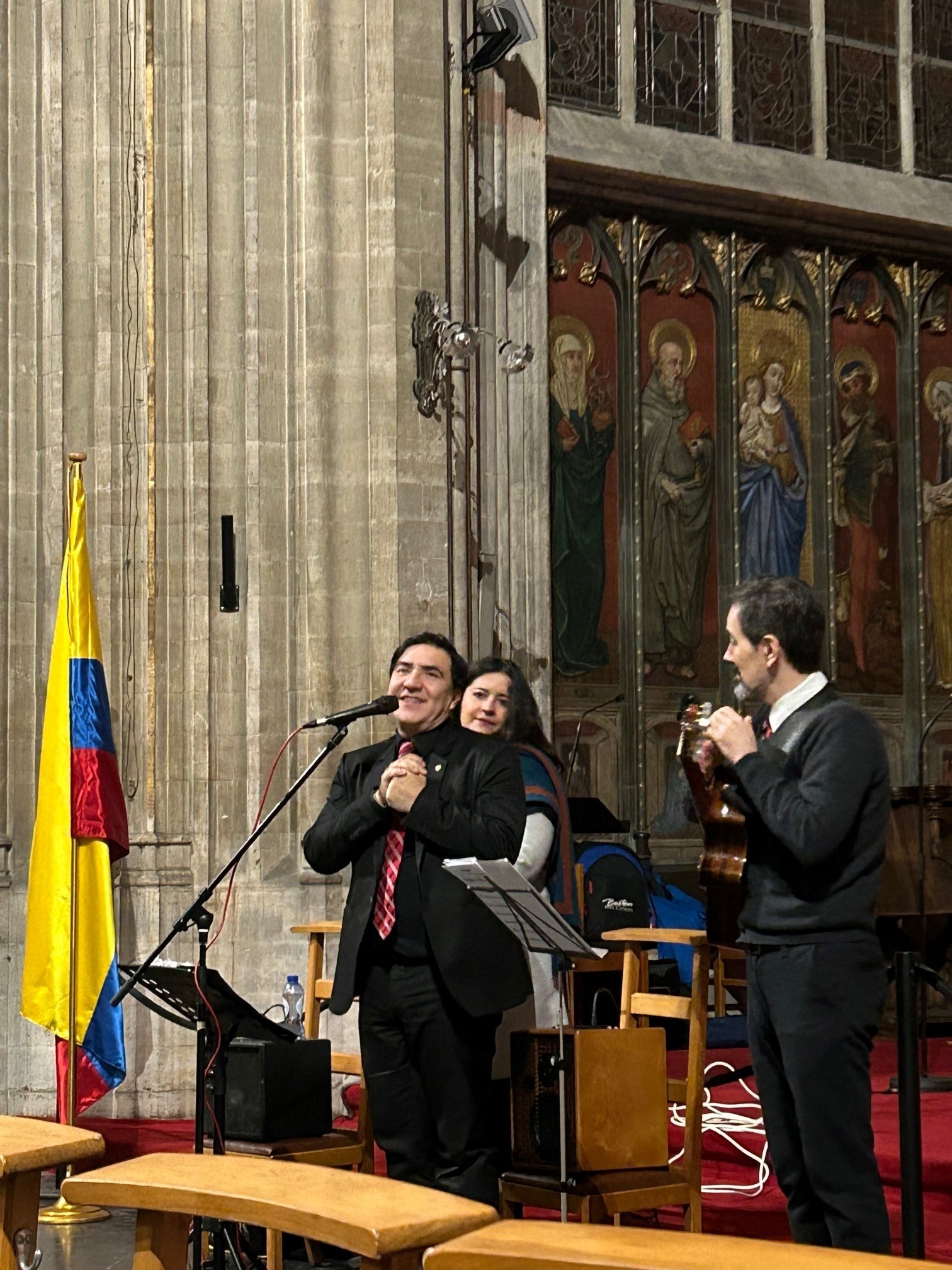 Consulado de Colombia en Bruselas celebró 'Noche de Velitas Conecta con tus Raíces'