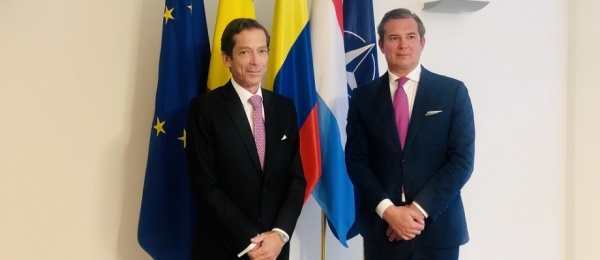 Embajador Felipe García posesionó al Cónsul Honorario de Colombia en Amberes con circunscripción en la Región Flamenca