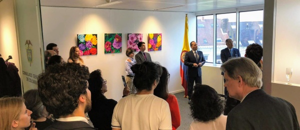En el Consulado General de Colombia en Bruselas se inauguró la exposición “Metáforas” de la artista Piedad Tarazona